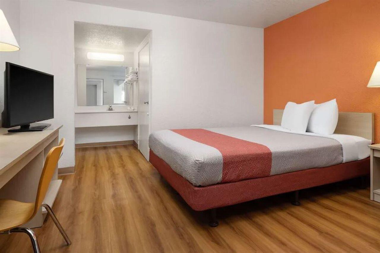 Motel 6-Buena Park, Ca - Knotts Berry Farm - Disneyland Eksteriør billede