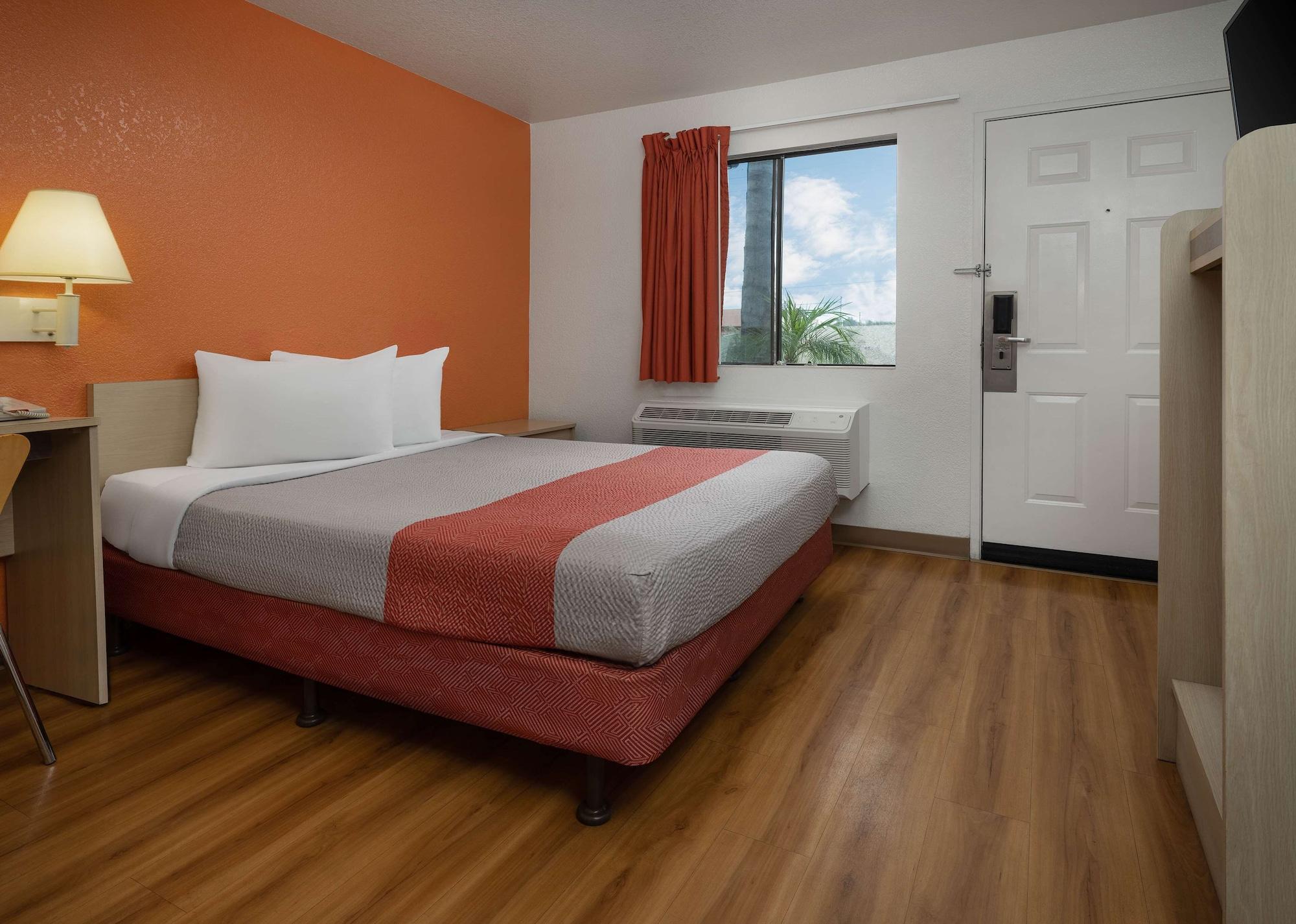 Motel 6-Buena Park, Ca - Knotts Berry Farm - Disneyland Eksteriør billede