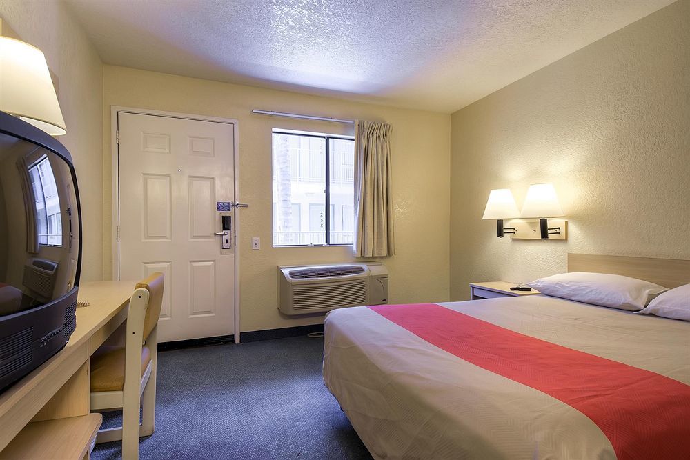 Motel 6-Buena Park, Ca - Knotts Berry Farm - Disneyland Eksteriør billede