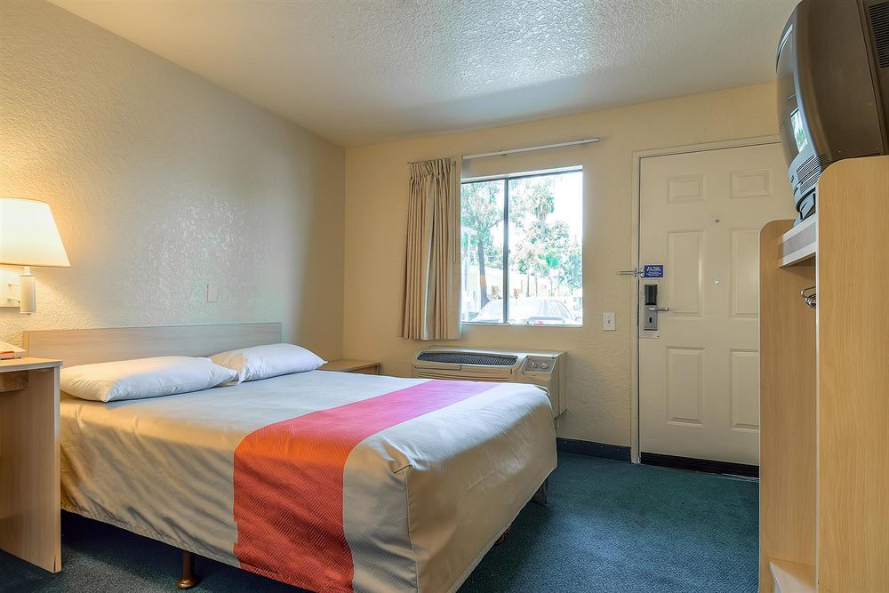 Motel 6-Buena Park, Ca - Knotts Berry Farm - Disneyland Eksteriør billede