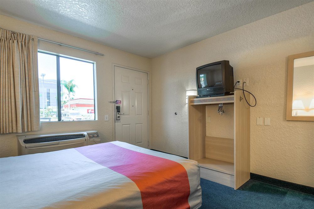 Motel 6-Buena Park, Ca - Knotts Berry Farm - Disneyland Eksteriør billede