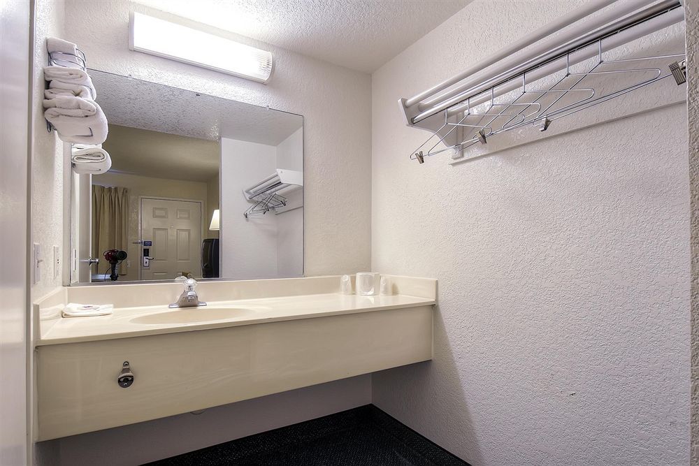 Motel 6-Buena Park, Ca - Knotts Berry Farm - Disneyland Eksteriør billede